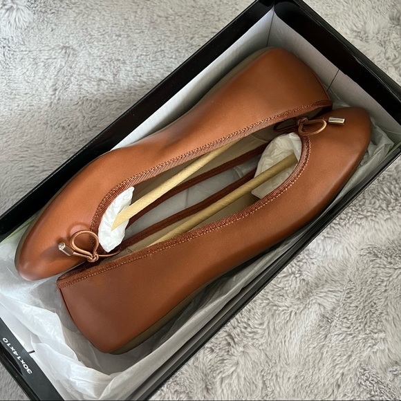 Alfani Cognac Brown Leather Flats - Picture 3 of 6